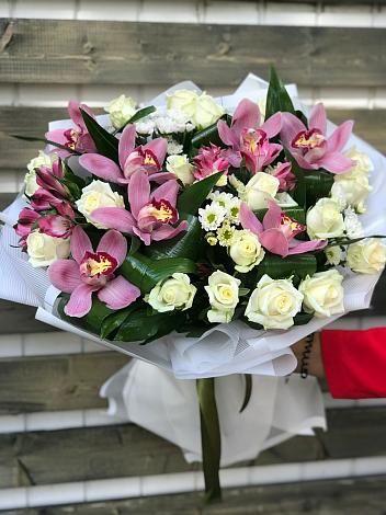Букет цветов из: Розы и Хризантемы в Валдае