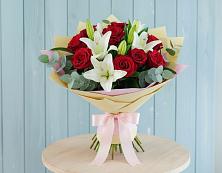 Букет цветов из:  Лилии и Розы в Валдае