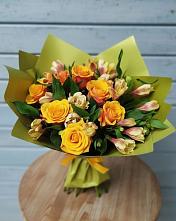 Букет цветов из:  Альстромерии и Розы в Валдае