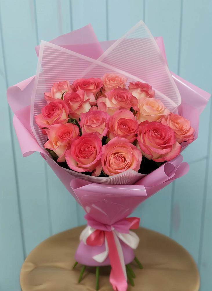Букет 15 Розовых роз Равель в Валдае