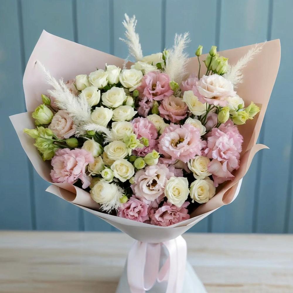 Букет цветов из: Альстромерии и Розы в Валдае