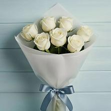 Букет 7 Белых роз Эдлесс Лав в Валдае
