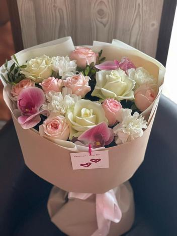 Букет цветов из: Орхидеи, Розы и Гвоздики в Валдае