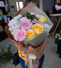 Букет цветов из:  Герберы, Розы и Хризантемы в Валдае