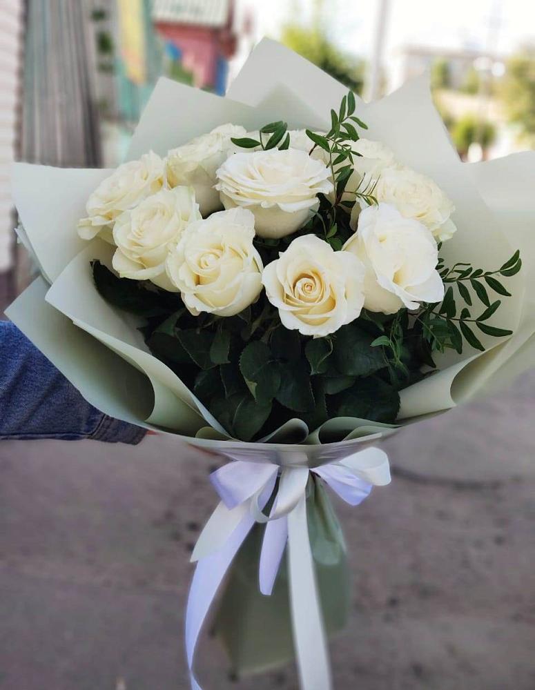 Букет Белые розы Проуд в Валдае