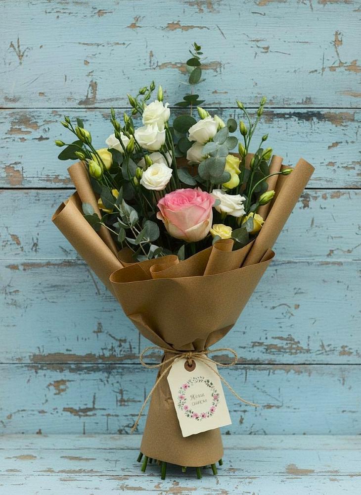 Букет цветов из: Розы и Лизиантусы в Валдае