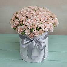 Цветочная композиция из Розы в шляпной коробке в Валдае