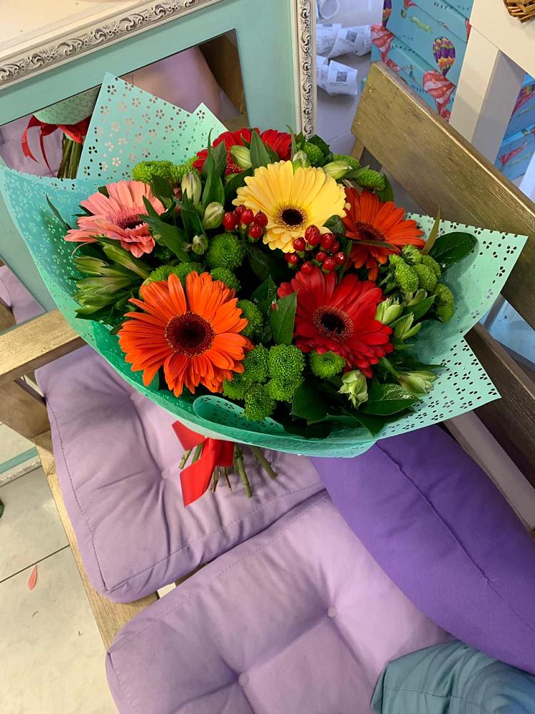 Букет цветов из: Герберы, Хризантемы и Альстромерии в Валдае