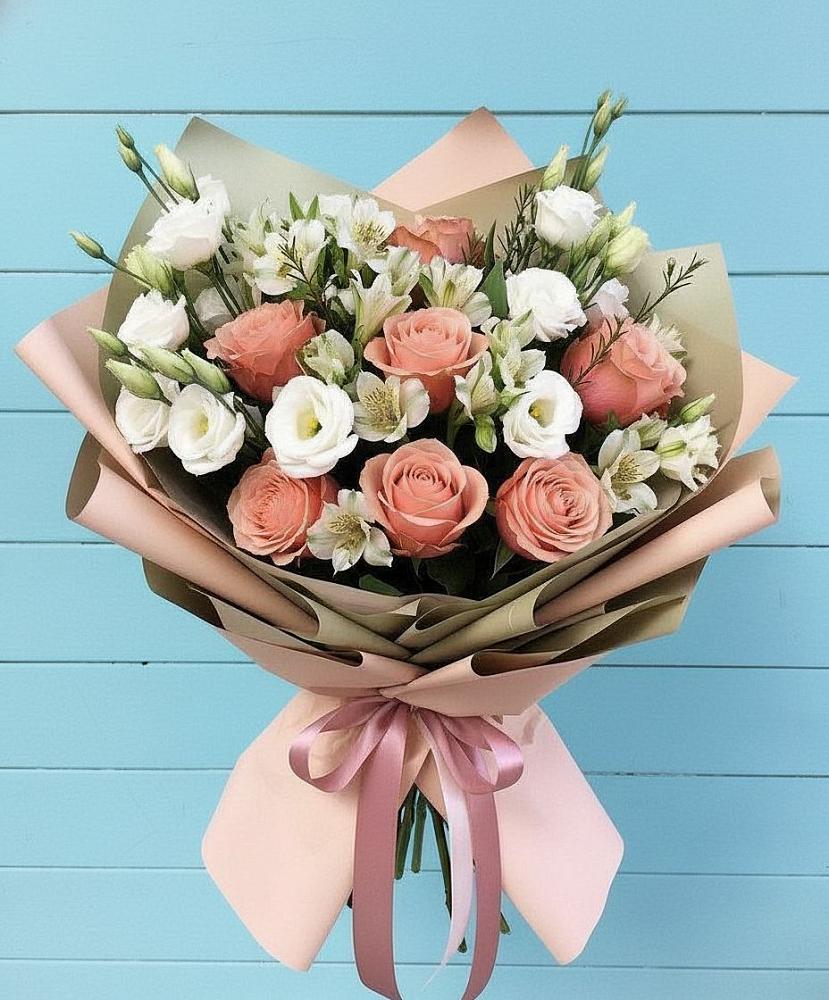 Букет цветов из: Розы, Альстромерии и Лизиантусы в Валдае
