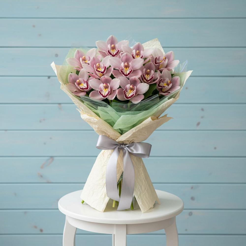 Букет цветов из: Орхидеи и Розы в Валдае