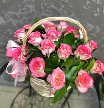 Цветочная композиция из Розы в корзине в Валдае