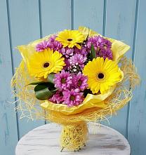 Букет цветов из:  Хризантемы и Герберы в Валдае