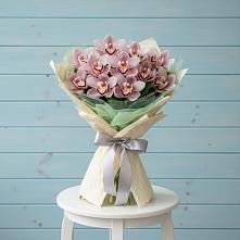 Букет цветов из:  Орхидеи и Розы в Валдае