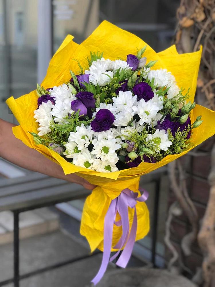 Букет цветов из: Ирисы, Хризантемы и Ромашки в Валдае