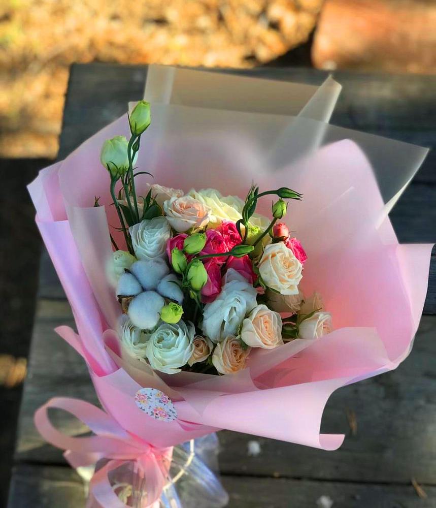 Букет цветов из: Розы и Лизиантусы в Валдае