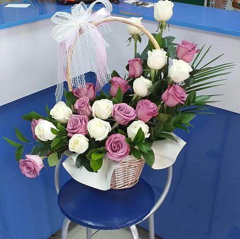 Цветочная композиция из Розы в корзине в Валдае