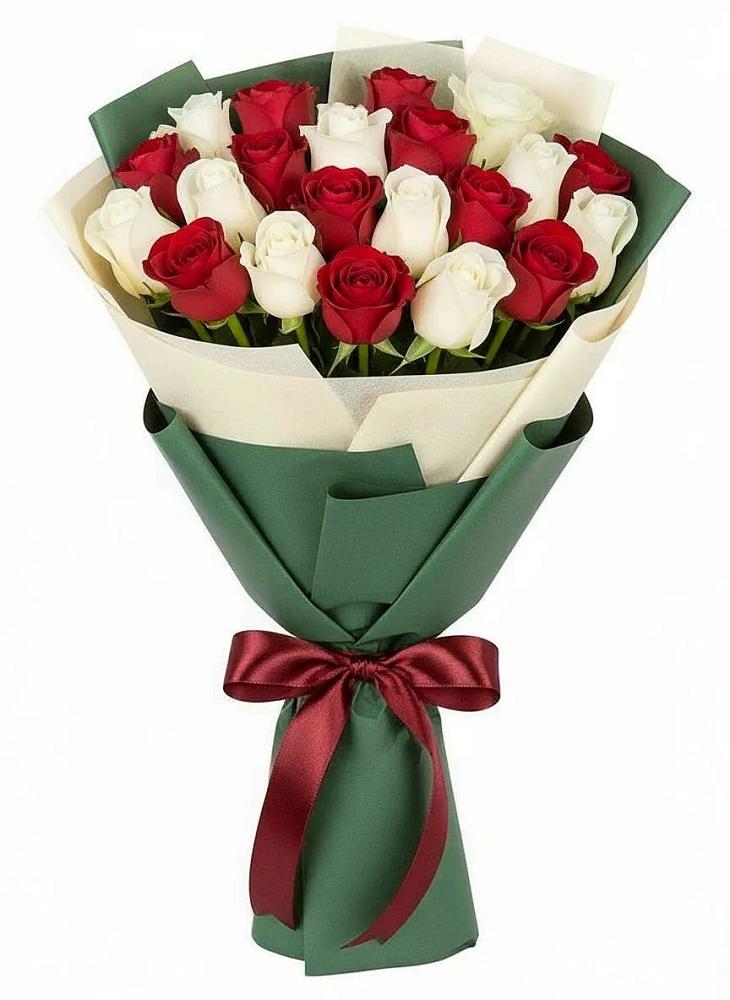 Букет Микс из красных и белых роз в Валдае