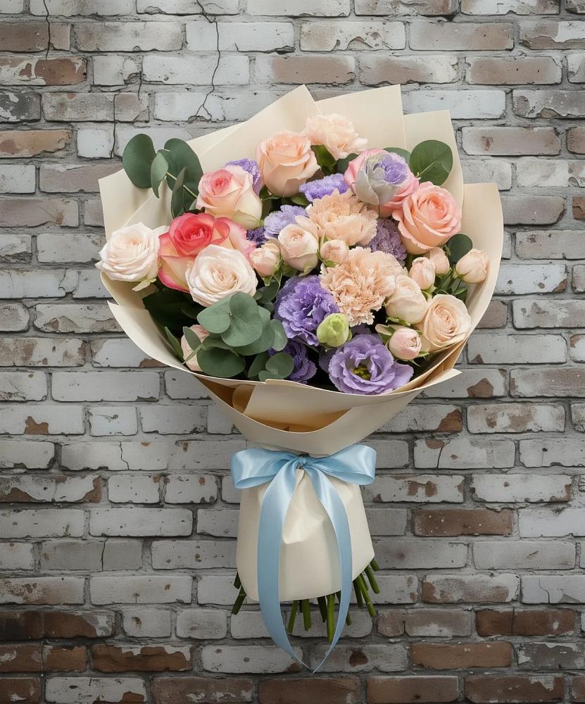 Букет цветов из: Розы, Лизиантусы и Гвоздики в Валдае