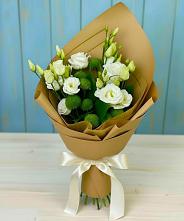 Букет цветов из:  Хризантемы и Лизиантусы в Валдае