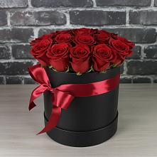 Цветочная композиция из Розы в шляпной коробке в Валдае