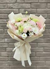 Букет цветов из:  Гвоздики, Розы, Лизиантусы и Хризантемы #REPLACE_PRED# Валдае