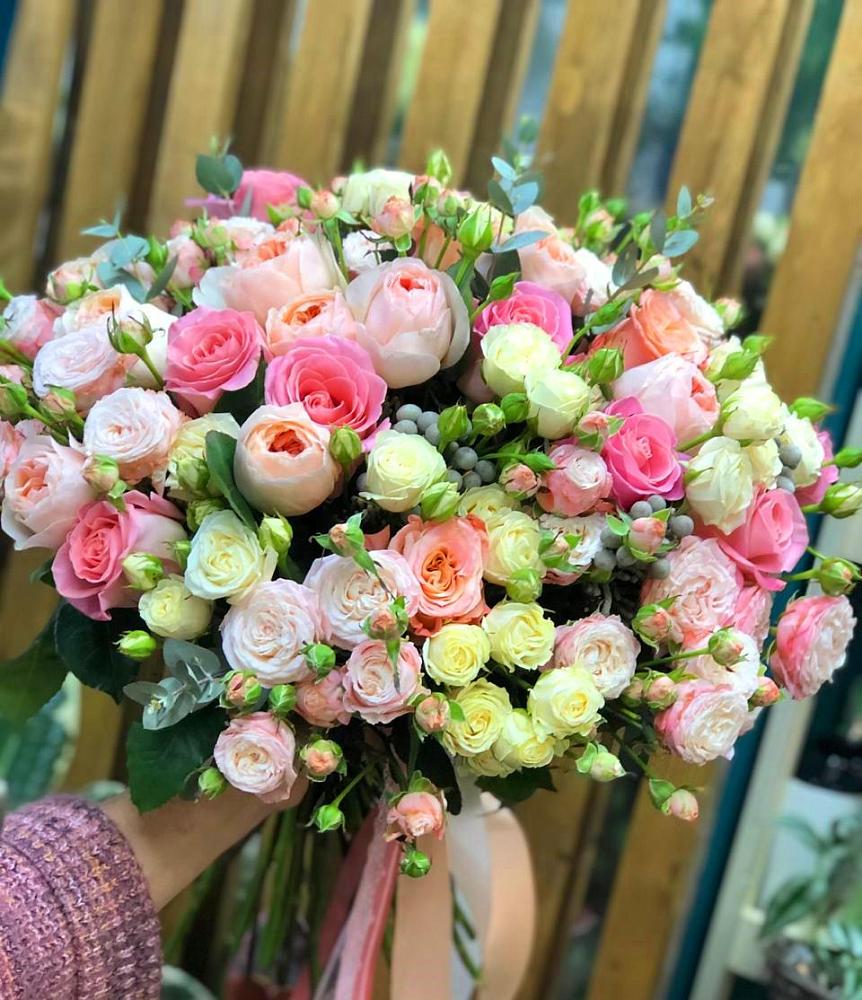 Букет цветов из: Розы в Валдае