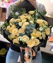Букет птица счастья в Валдае Букет цветов из: Розы и Лизиантусы в Валдае