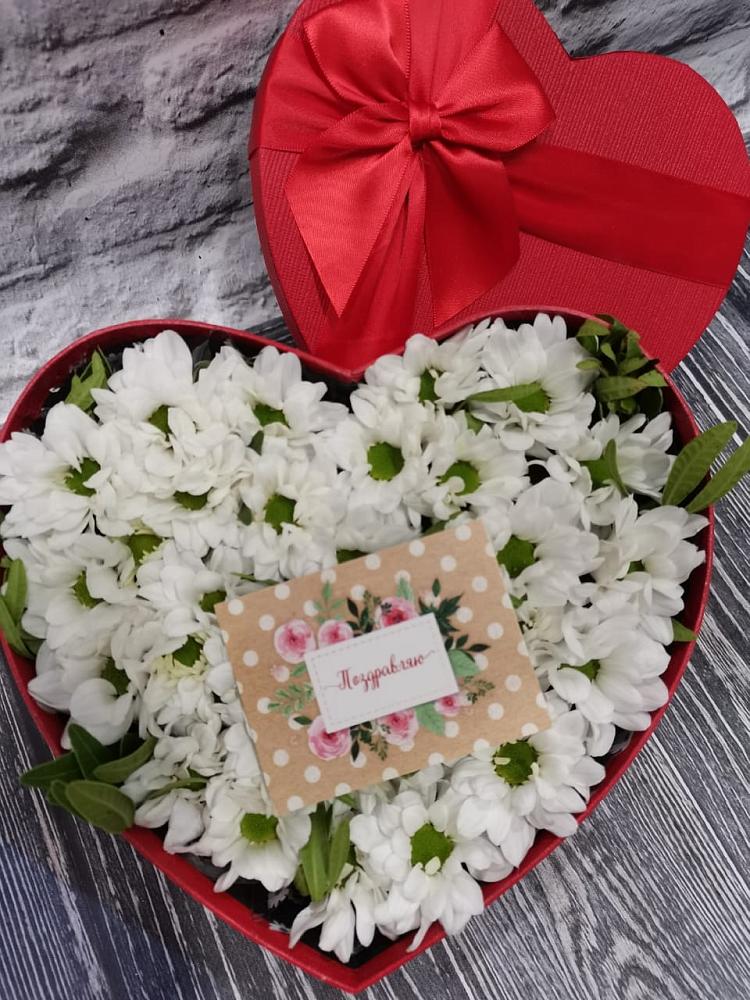 Цветочная композиция из Хризантемы в виде сердца в Валдае