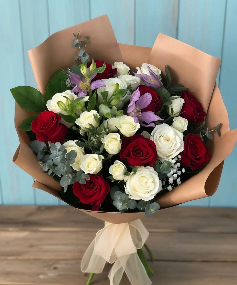 Букет цветов из: Розы и Альстромерии в Валдае