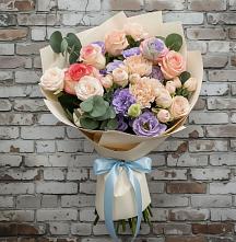 Букет цветов из:  Розы, Лизиантусы и Гвоздики в Валдае