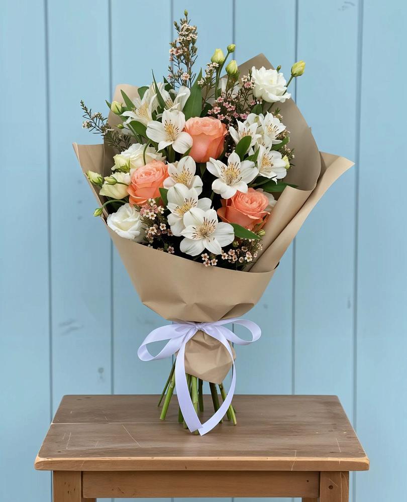 Букет цветов из: Альстромерии, Лизиантусы, Розы и Хризантемы в Валдае