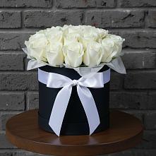 Цветочная композиция из Розы в шляпной коробке в Валдае