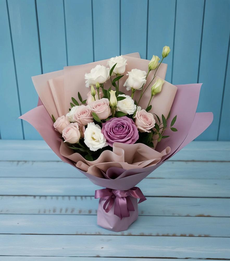 Букет цветов из: Розы и Лизиантусы в Валдае