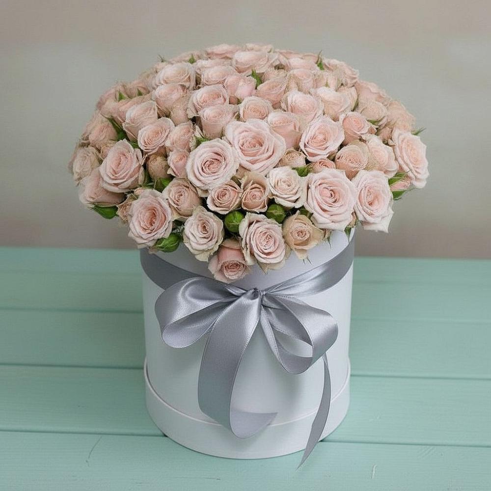 Цветочная композиция из Розы в шляпной коробке в Валдае