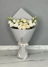 Букет цветов из:  Розы и Лизиантусы в Валдае